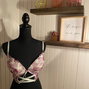 Pretty BRA NWT